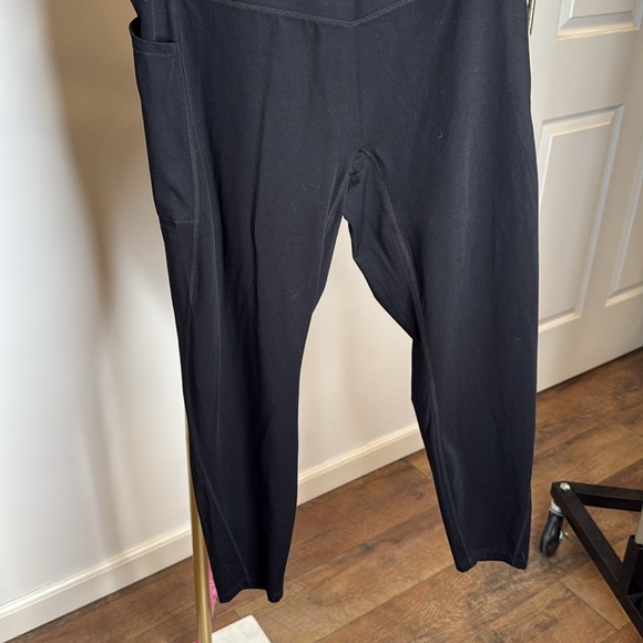 Halara High Waisted Side Pocket 7/8 Yoga Leggings black - Picture 3 of 8